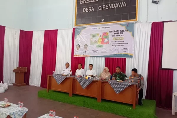 Wakil Bupati Cianjur Hadiri Pasar Murah, Masyarakat Menabung Perkuat Ekonomi Daerah Wakil Bupati Cianjur Hadiri Pasar Murah, Masyarakat Menabung Perkuat Ekonomi Daerah